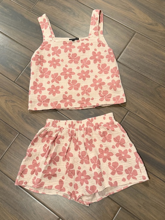 Hope's Tops - Pink Floral Two-Piece Set - slightly Cropped Top & Shorts